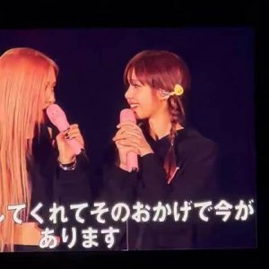 ​BLACKPINK东京演唱会上Lisa换了新发色……