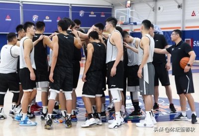 ​调整阵容！上海男篮6人将离队，补强1号和5号位，NCAA强援加盟