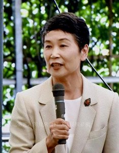 ​真理子：26岁二婚嫁给菅义，67岁当上首相夫人