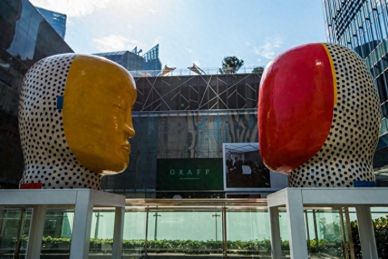 外滩，上海的标志性建筑和城市历史的象征，原英国租界地