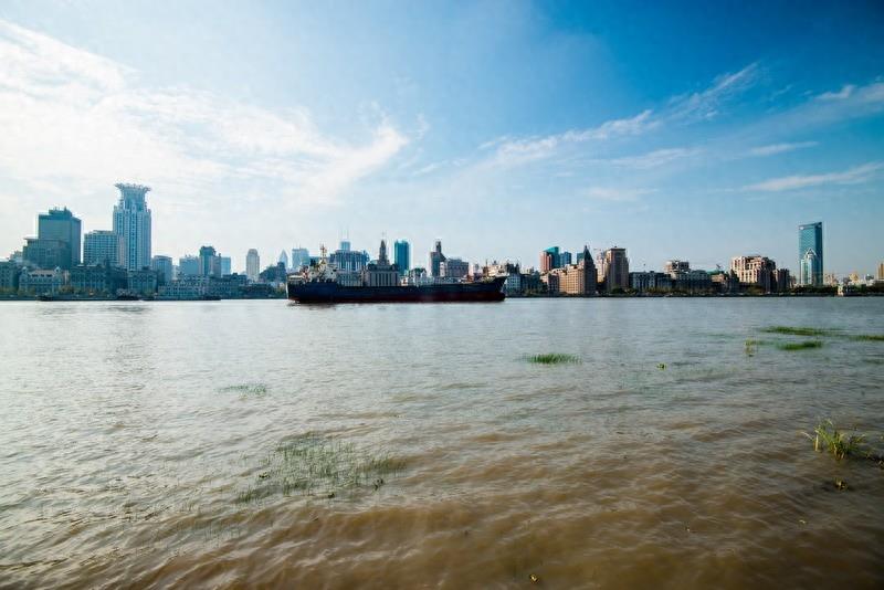 外滩，上海的标志性建筑和城市历史的象征，原英国租界地