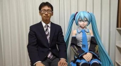 ​记得和初音未来结婚的男子吗？一年过去了，他们的现状怎么样了？