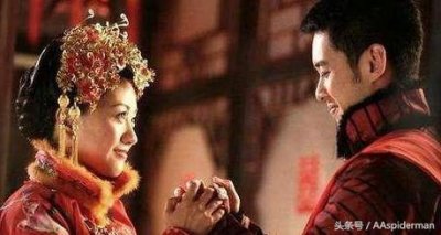 ​杨蓉和四位男星的结婚照：图2图3一脸不情愿，图四配一脸！