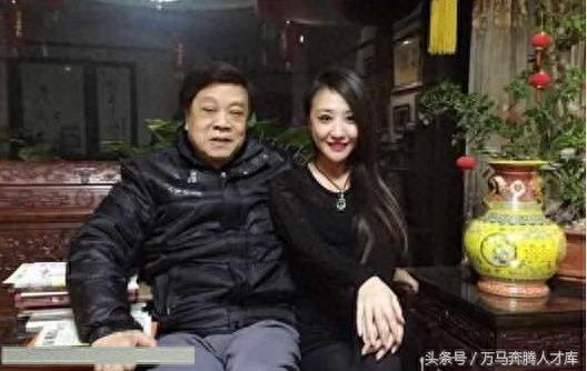 赵忠祥结婚49年妻子张美珠近照，本来他每天面对的是这样的妻子！