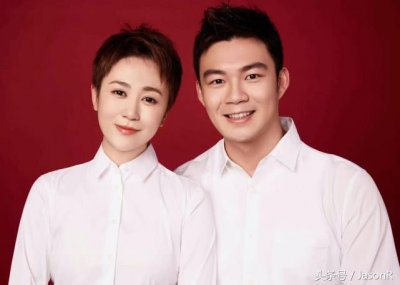 ​马丽晒照宣布领证 “双十亿女主”结婚啦