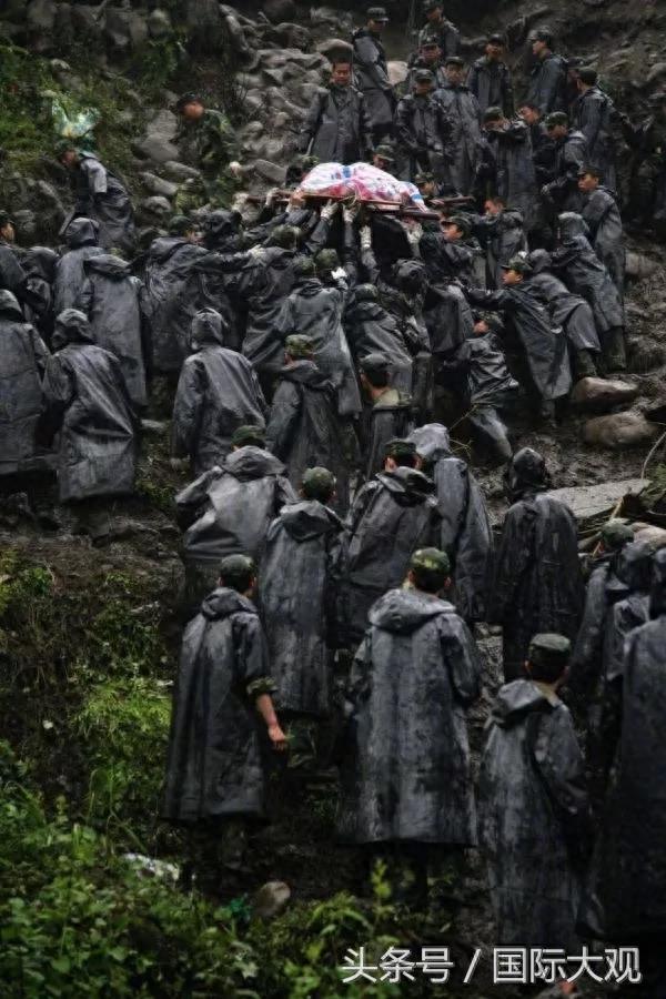 汶川地震十年-37张记录照片，看完已泪流满面